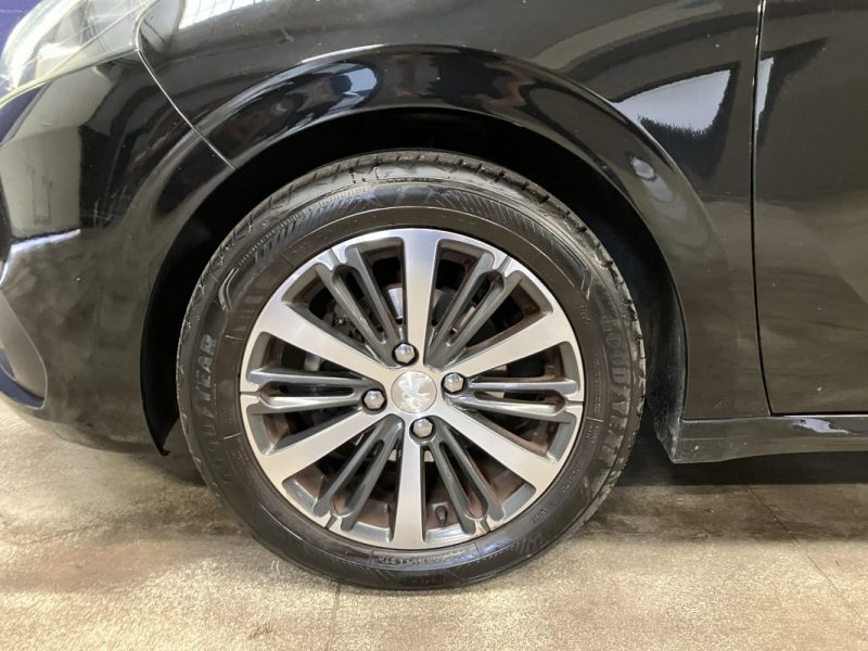 PEUGEOT 208 1.2 82ch Allure 90.000KM I TOIT PANO I CT OK