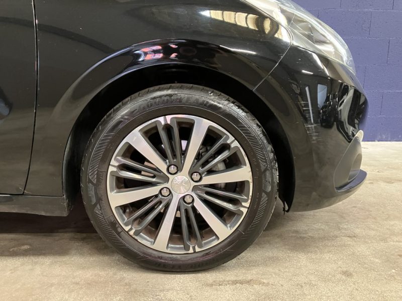 PEUGEOT 208 1.2 82ch Allure 90.000KM I TOIT PANO I CT OK