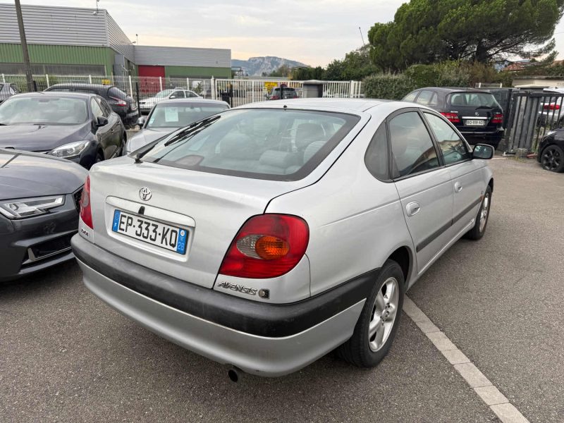 TOYOTA AVENSIS 2000