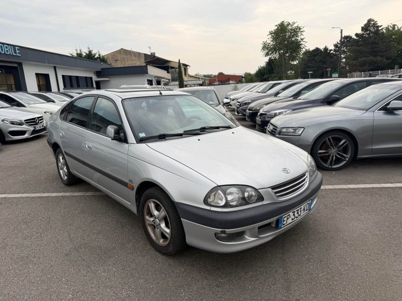 TOYOTA AVENSIS 2000