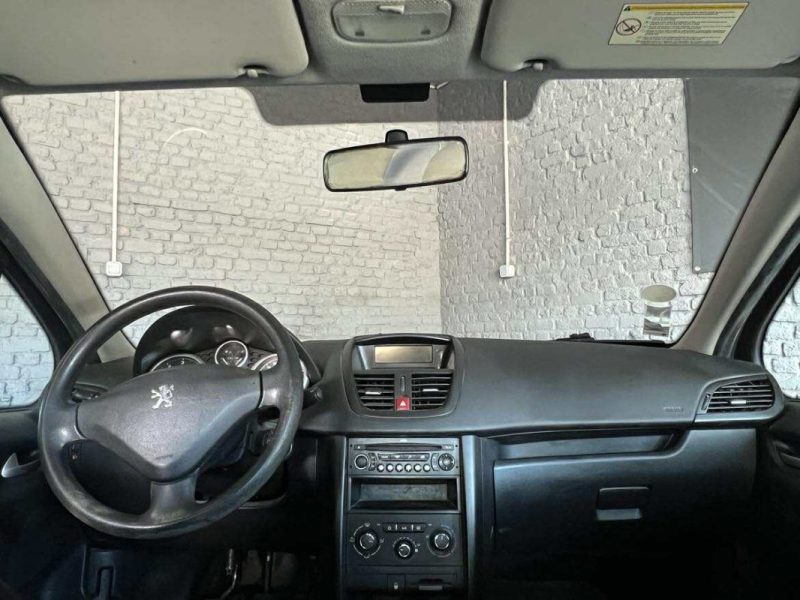 PEUGEOT 207 2009