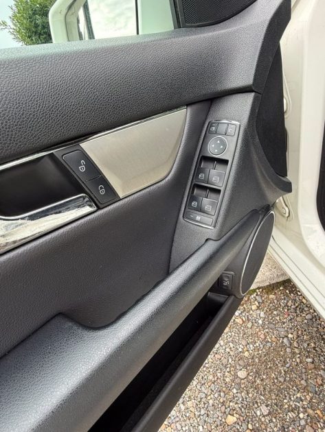 Mercedes-Benz C180 KOMPRESSOR 1.6l AVANTGARDE 156CV 2010