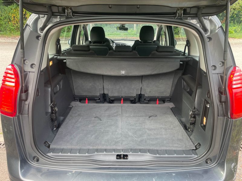 PEUGEOT 5008 1.6HDI 110CH