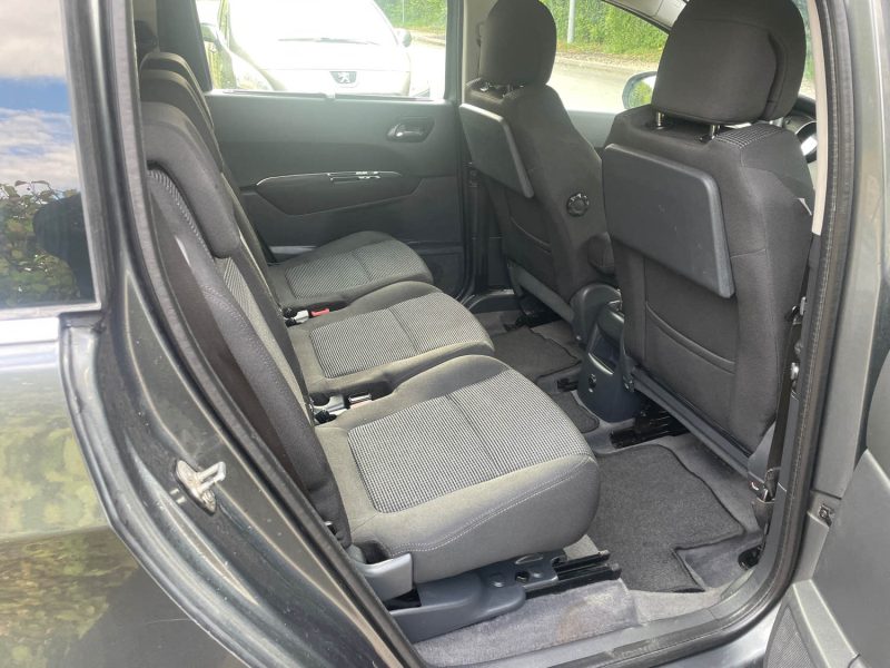 PEUGEOT 5008 1.6HDI 110CH