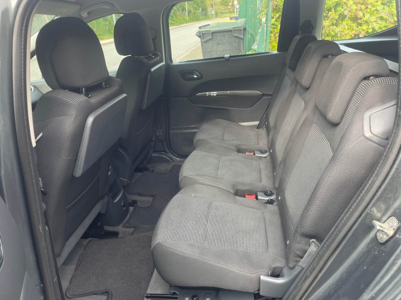 PEUGEOT 5008 1.6HDI 110CH