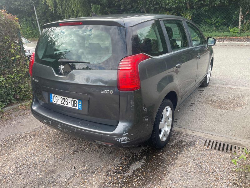 PEUGEOT 5008 1.6HDI 110CH