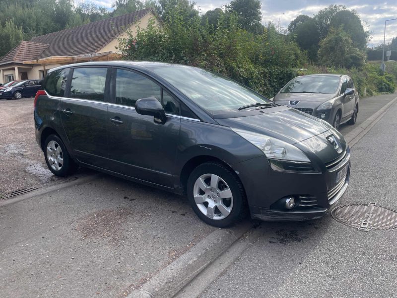 PEUGEOT 5008 1.6HDI 110CH