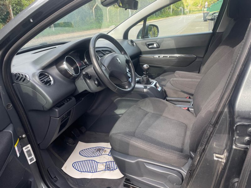 PEUGEOT 5008 1.6HDI 110CH