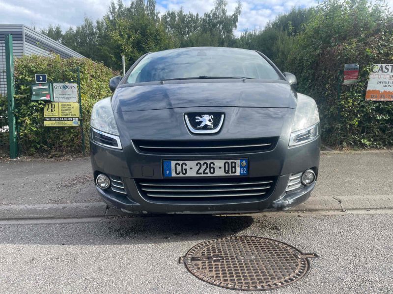 PEUGEOT 5008 1.6HDI 110CH