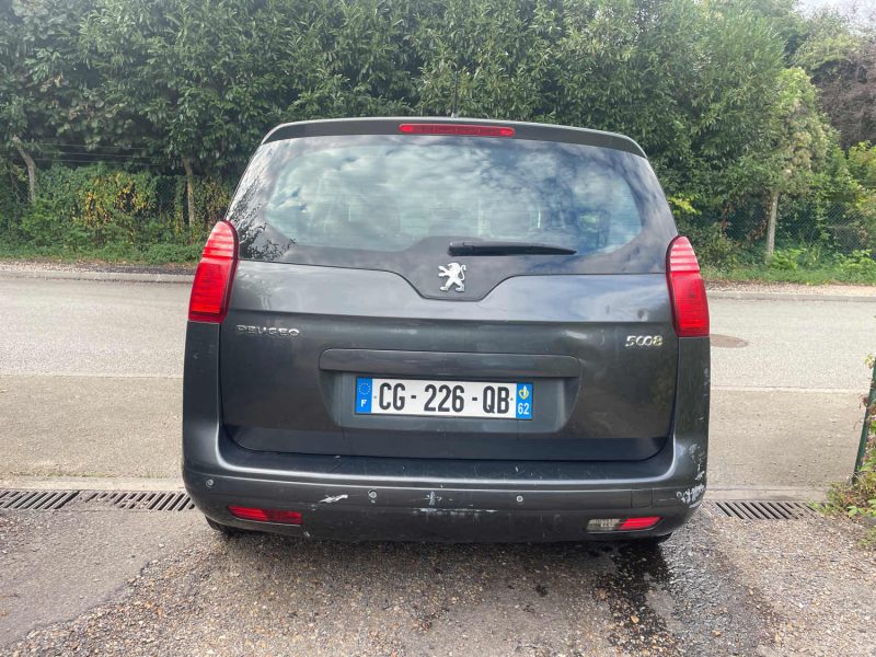 PEUGEOT 5008 1.6HDI 110CH