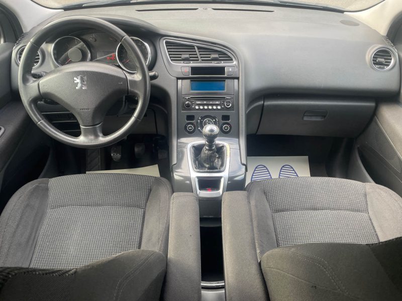 PEUGEOT 5008 1.6HDI 110CH