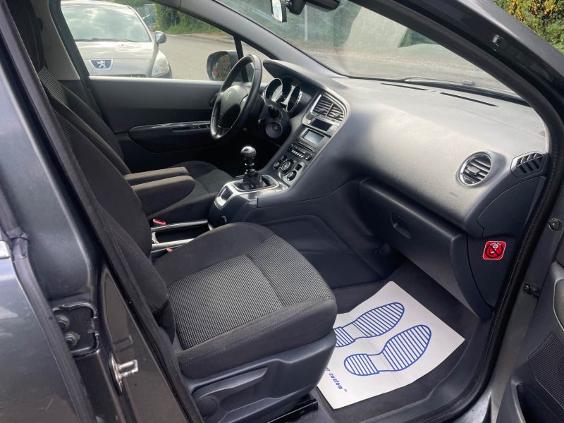 PEUGEOT 5008 1.6HDI 110CH