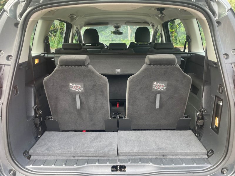 PEUGEOT 5008 1.6HDI 110CH