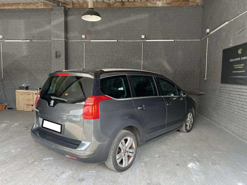 PEUGEOT 5008 2012