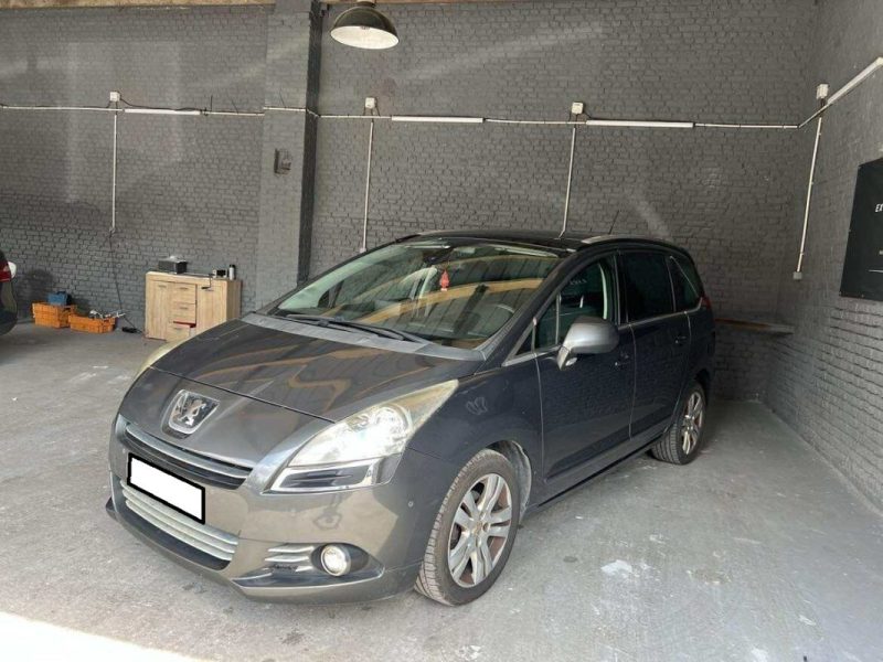 PEUGEOT 5008 2012
