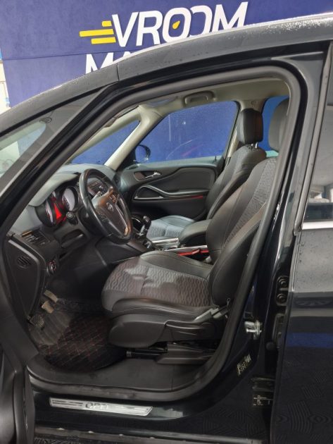 OPEL ZAFIRA TOURER 2.0 CDTI 110 Cv COSMO PACK - RADAR AVANT ET ARRIERE - CLIMATISATION - LED INTERIEUR  2013
