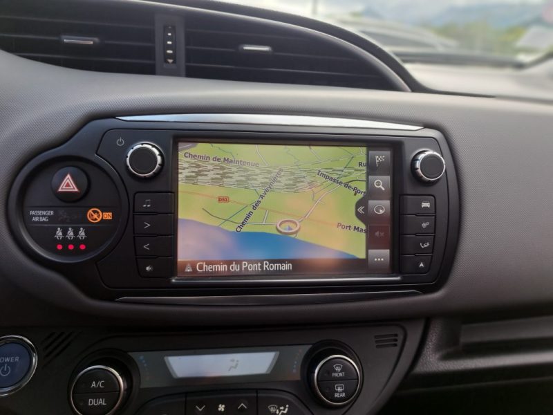 TOYOTA YARIS HYBRID 2015