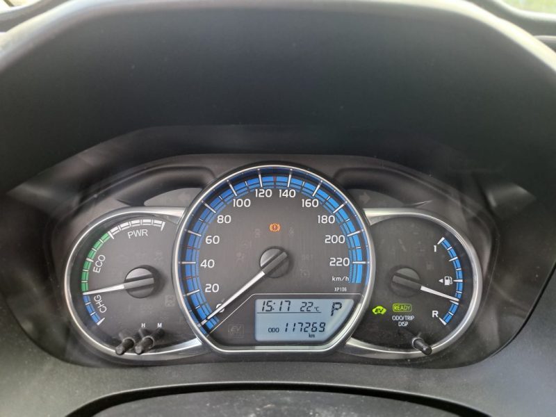 TOYOTA YARIS HYBRID 2015