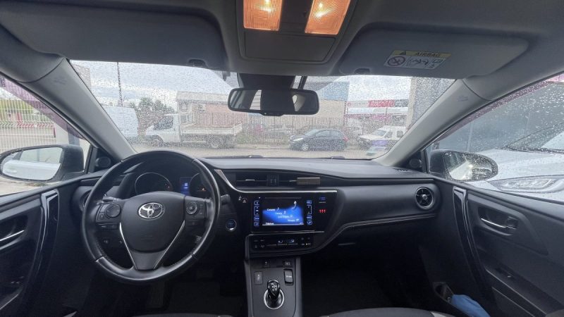 TOYOTA AURIS 2016