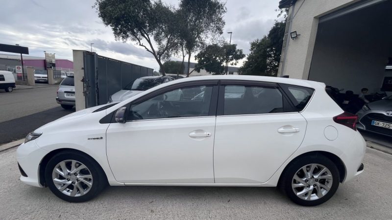 TOYOTA AURIS 2016