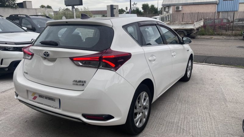 TOYOTA AURIS 2016