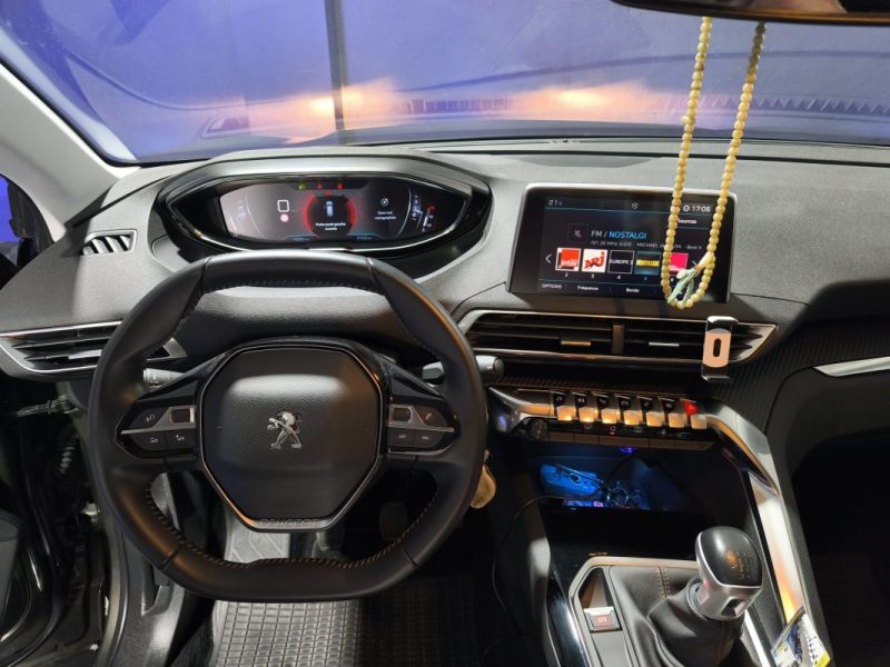 PEUGEOT 3008 1.5 BLUEHDI 130Cv FINITION ALLURE REGULATEUR DE VITESSE - CLIMATISATION - BLUETOOTH  2019