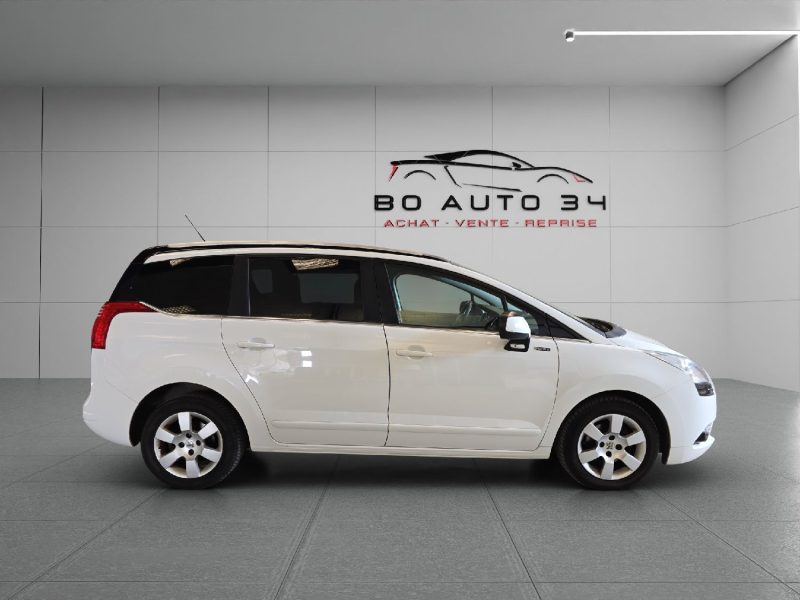 PEUGEOT 5008 2012
