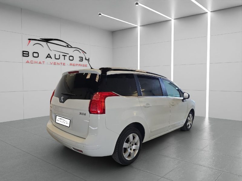 PEUGEOT 5008 2012