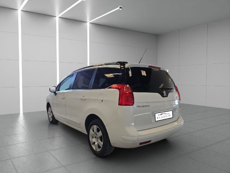 PEUGEOT 5008 2012