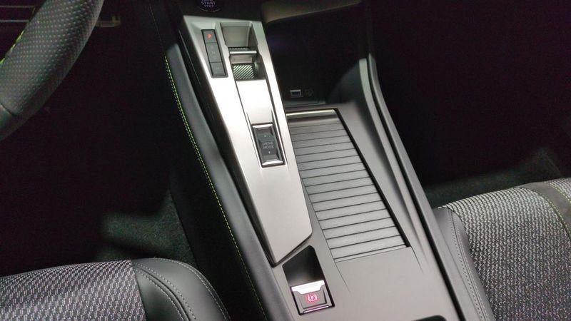 Peugeot 308 Bluehdi 130ch s&s eat8 gt + pack vision 360 and drive assist plus