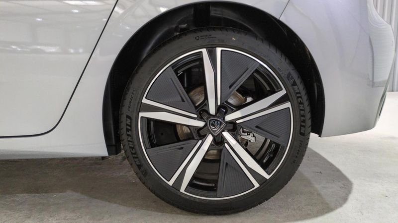 Peugeot 308 Bluehdi 130ch s&s eat8 gt + pack vision 360 and drive assist plus