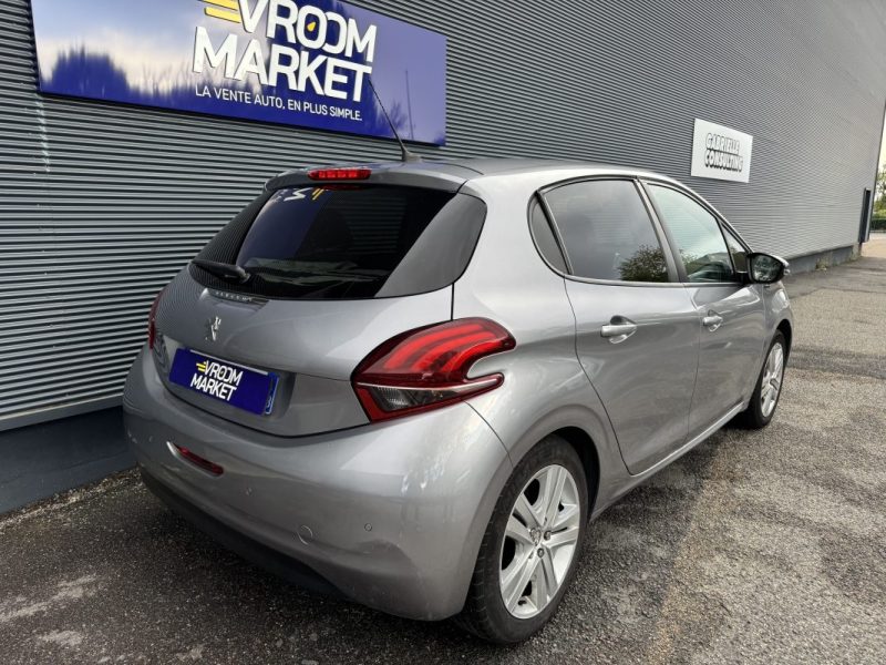 PEUGEOT 208 1.2 PureTech 82ch Signature - Entretien Complet Peugeot