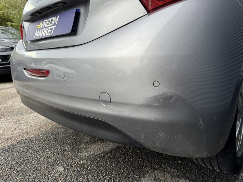 PEUGEOT 208 1.2 PureTech 82ch Signature - Entretien Complet Peugeot