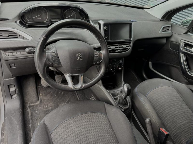 PEUGEOT 208 1.2 PureTech 82ch Signature - Entretien Complet Peugeot