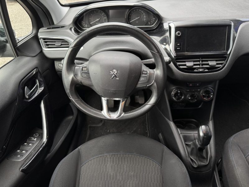 PEUGEOT 208 1.2 PureTech 82ch Signature - Entretien Complet Peugeot