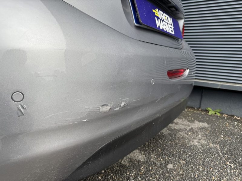 PEUGEOT 208 1.2 PureTech 82ch Signature - Entretien Complet Peugeot