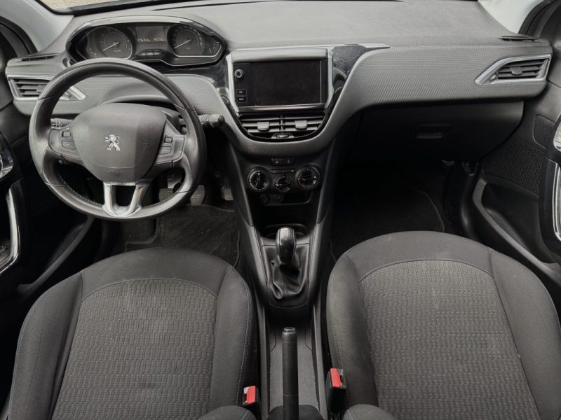 PEUGEOT 208 1.2 PureTech 82ch Signature - Entretien Complet Peugeot