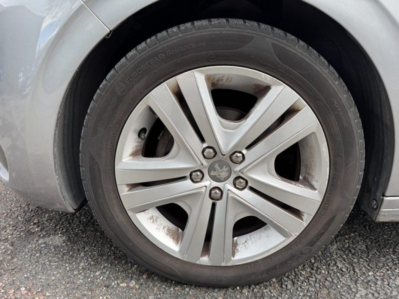 PEUGEOT 208 1.2 PureTech 82ch Signature - Entretien Complet Peugeot