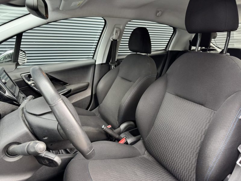 PEUGEOT 208 1.2 PureTech 82ch Signature - Entretien Complet Peugeot