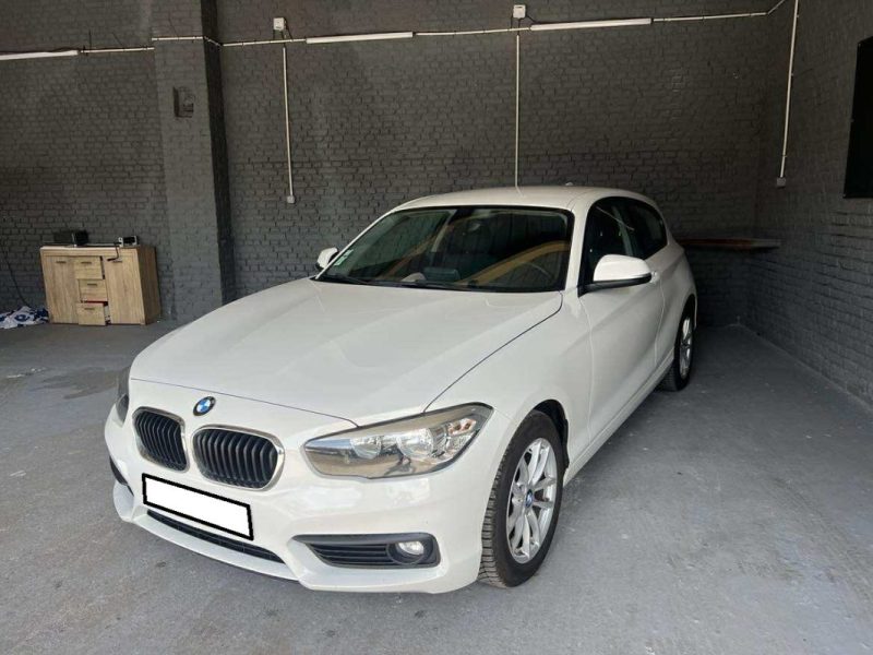 B.M.W. SERIE 1 2015
