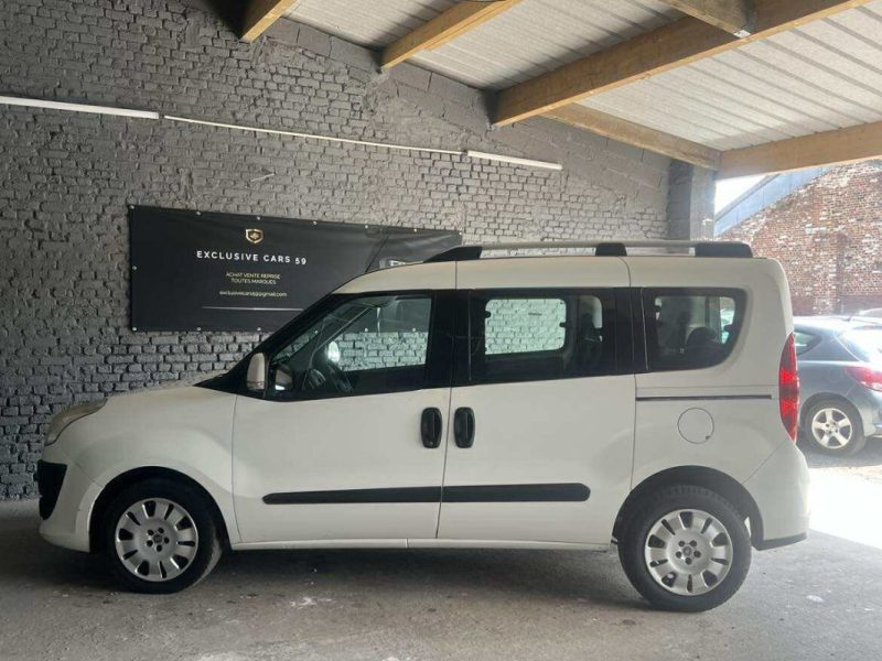 FIAT DOBLO BOITE AUTO 1.6 DIESEL 7 PLACES 