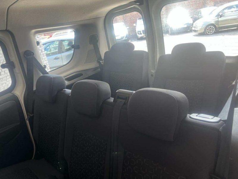 FIAT DOBLO BOITE AUTO 1.6 DIESEL 7 PLACES 