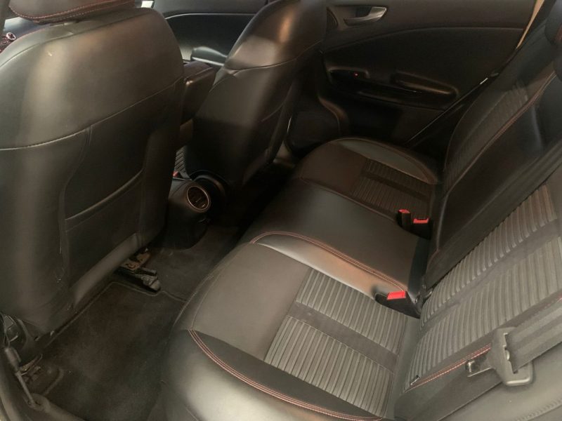 ALFA ROMEO GIULIETTA 1.4 Distinctive-Pack hiver-Cuir Alcantara 