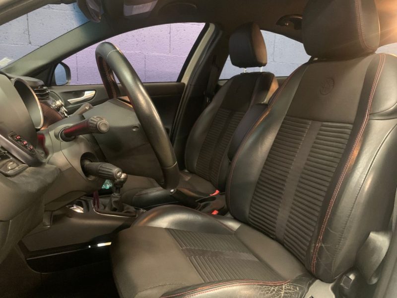 ALFA ROMEO GIULIETTA 1.4 Distinctive-Pack hiver-Cuir Alcantara 
