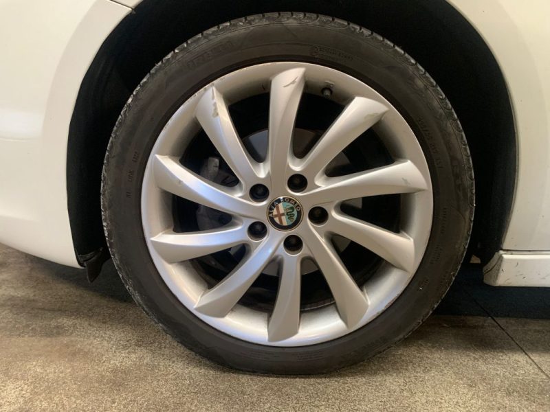 ALFA ROMEO GIULIETTA 1.4 Distinctive-Pack hiver-Cuir Alcantara 