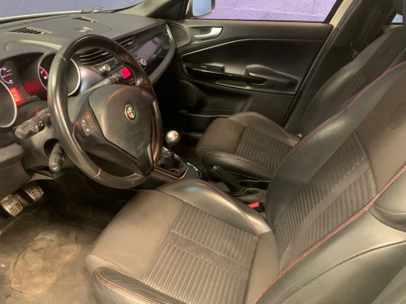 ALFA ROMEO GIULIETTA 1.4 Distinctive-Pack hiver-Cuir Alcantara 