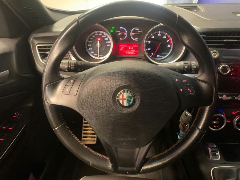 ALFA ROMEO GIULIETTA 1.4 Distinctive-Pack hiver-Cuir Alcantara 