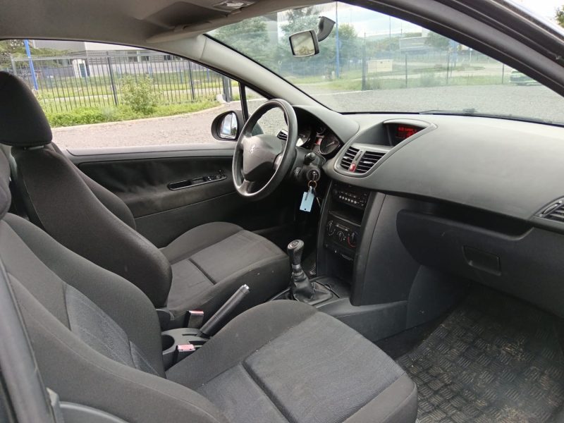 PEUGEOT 207 1.4 HDI 70 cv Urban 1ere Main suivi complet CT OK