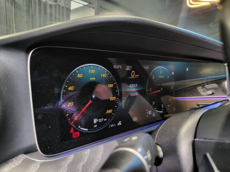 MERCEDES CLASSE E 220 D 194ch AMG LINE /TOIT OUVRANT /SIEGES ELECTRIQUES A MEMOIRE/ BURMESTER