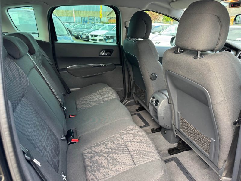 PEUGEOT 3008 1.6 HDi 112 Business Pac